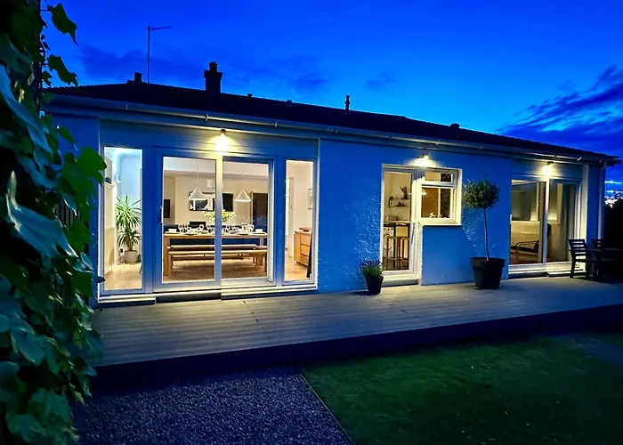 Lovely House & Garden, Short Walk To Town & Beach.