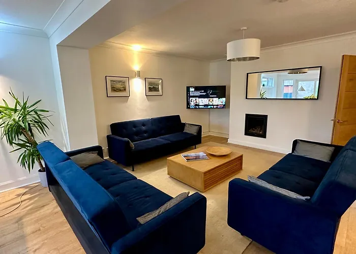 Lovely House & Garden, Short Walk To Town & Beach.