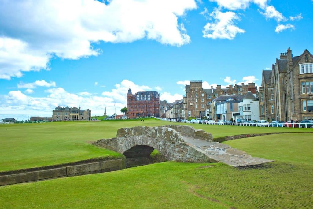 Lovely House & Garden, Short Walk To Town & Beach.