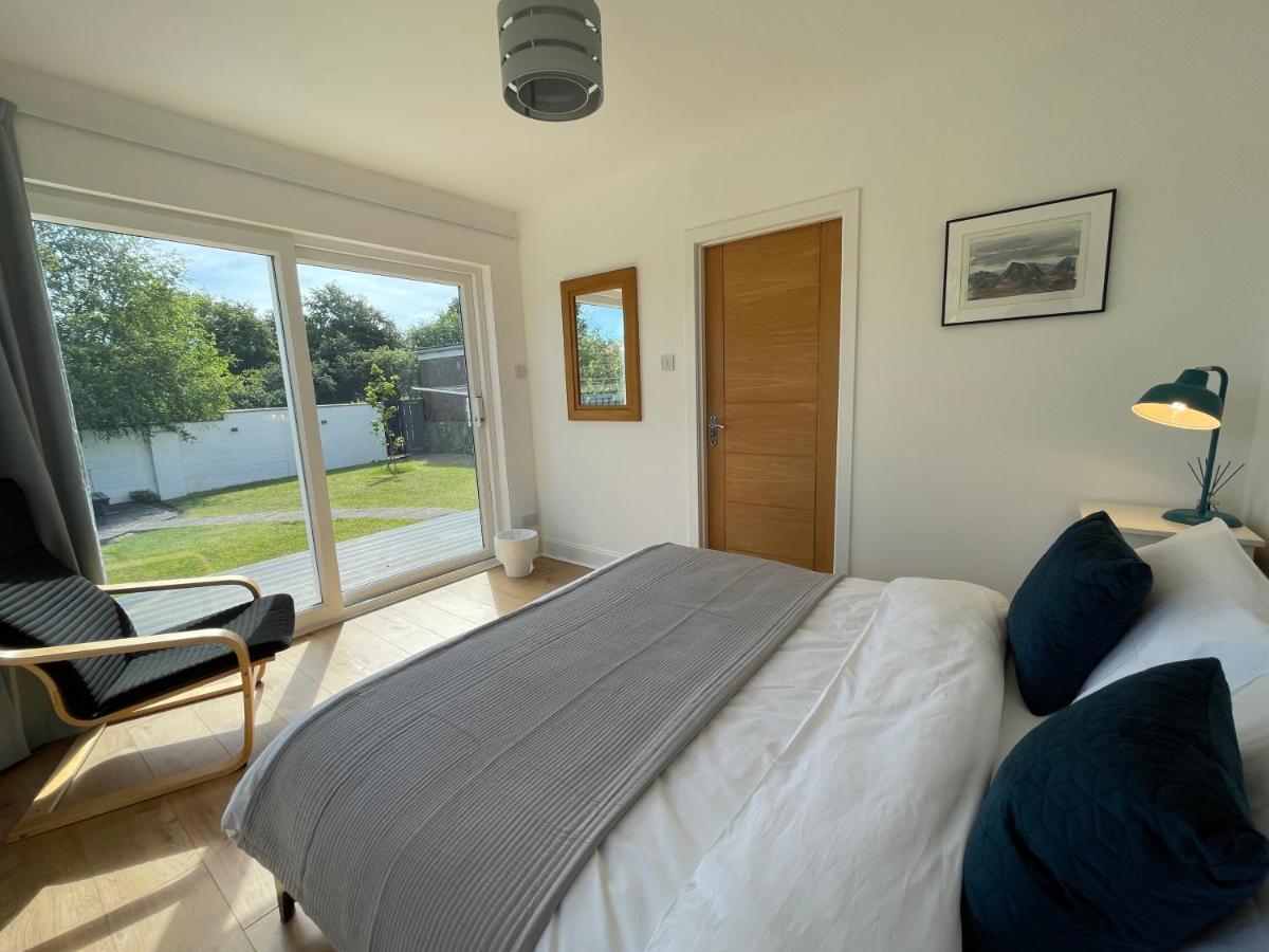 Lovely House & Garden, Short Walk To Town & Beach. Holiday home *
