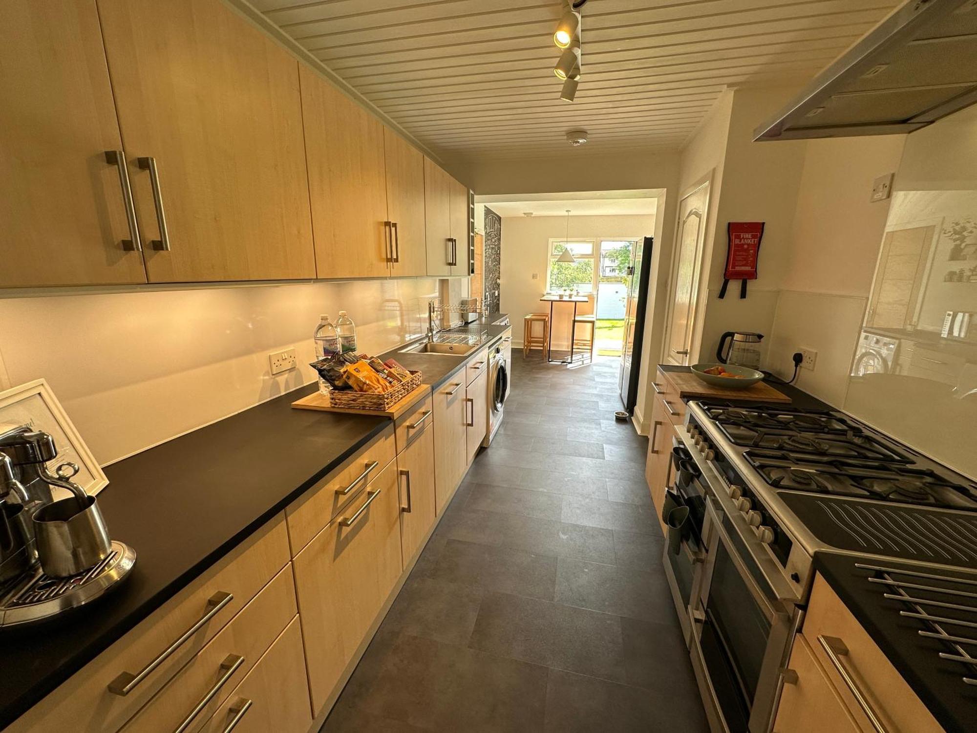 Lovely House & Garden, Short Walk To Town & Beach. Holiday home