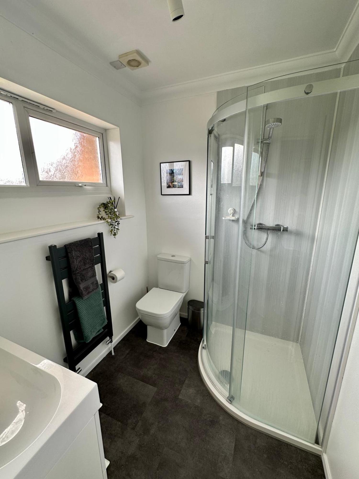 Lovely House & Garden, Short Walk To Town & Beach. Holiday home