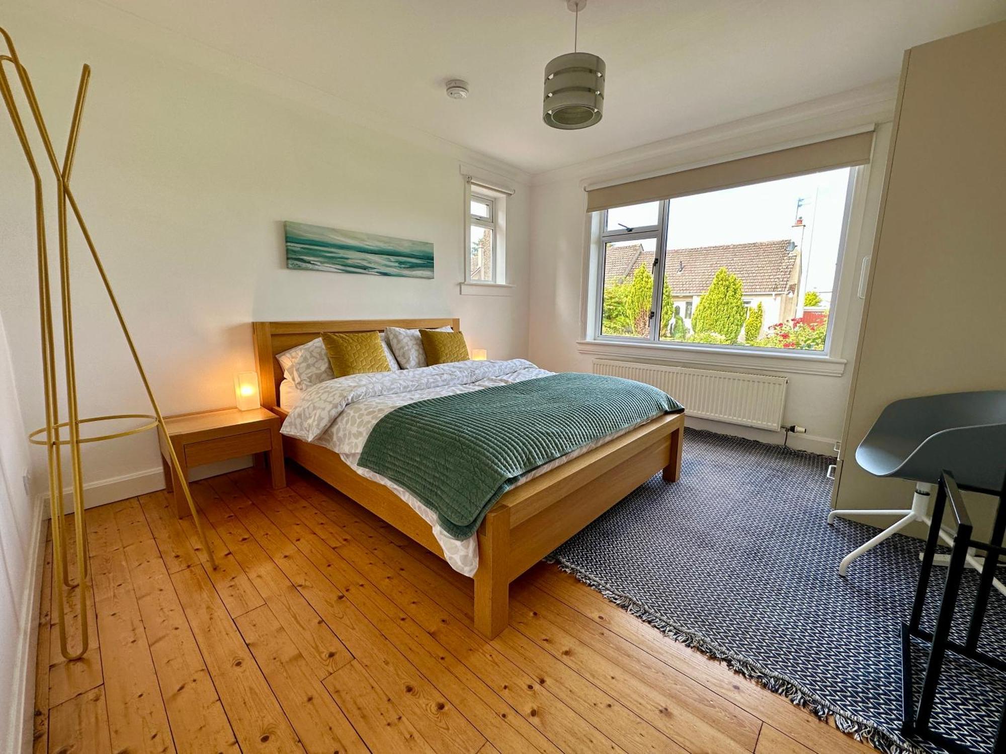Lovely House & Garden, Short Walk To Town & Beach. Holiday home *